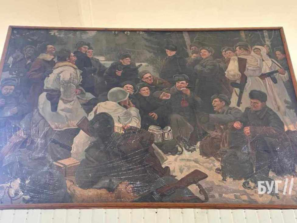На автостанції у Нововолинську «красується» картина з радянськими солдатами: депутати вимагають її демонтувати | Новини Нововолинська