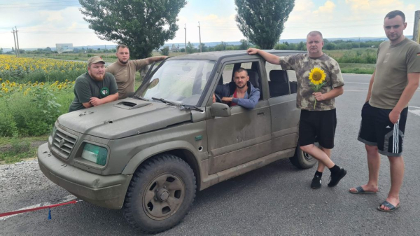 «Допомагаємо тим, хто робить кроки назустріч»: волонтер з Нововолинська майже десять років підтримує військових на передовій | Новини Нововолинська