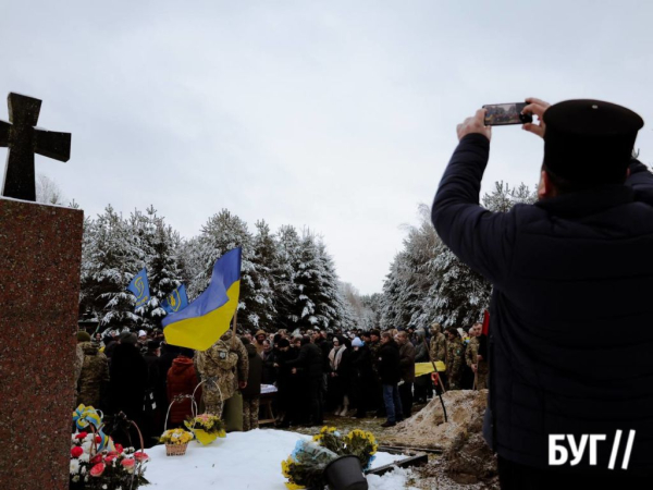 Поховали на місці, де заповідав: в останню путь провели директора урочища «Вовчак» Василя Мазурика | Новини Нововолинська