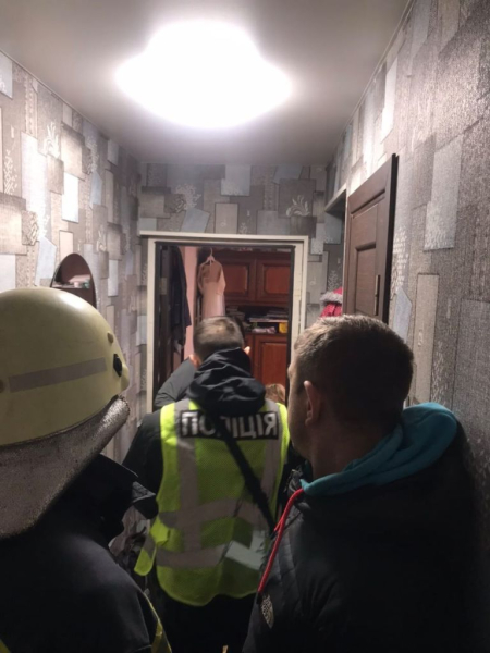 У Нововолинську рятувальники визволили двох дітей із зачиненої квартири | Новини Нововолинська
