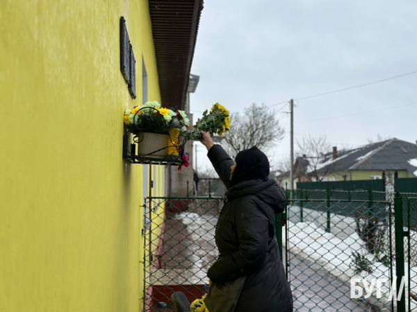 На фасаді водоканалу Нововолинська встановили меморіальні дошки загиблим працівникам | Новини Нововолинська