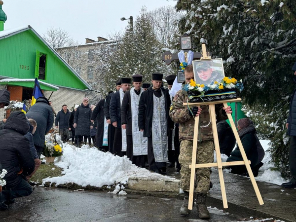 Мешканці Нововолинська попрощалися із загиблим Героєм Сергієм Дукельським | Новини Нововолинська