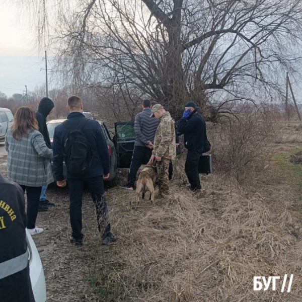 У Нововолинській громаді поліцейські офіцери затримали червоноградських гастролерів з наркотиками | Новини Нововолинська