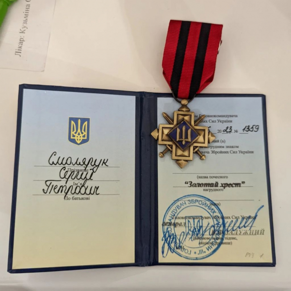 Двох військових з Нововолинська нагородили нагрудним знаком «Золотий хрест» | Новини Нововолинська