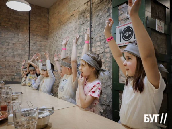 Юні кухарі: команда «FORest» у Нововолинську організовує майстер-класи з приготування піци | Новини Нововолинська