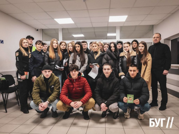 У Нововолинську для школярів організували екскурсію відділенням поліції | Новини Нововолинська