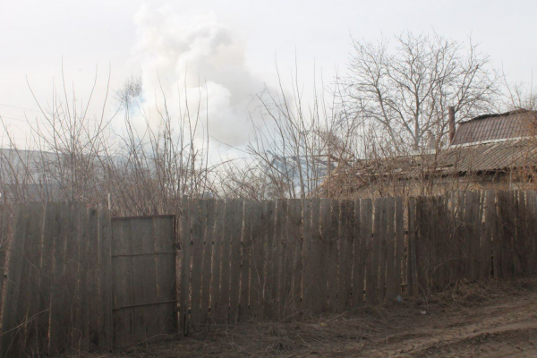 Кремінна потрапила під обстріл: сталася пожежа в одному з будинків, а також постраждали сусідні будівлі - 05 березня 2024 :: Донеччина