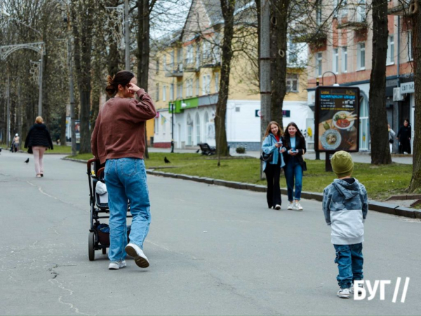 Місто буденне: квітневий дощ у Нововолинську | Новини Нововолинська