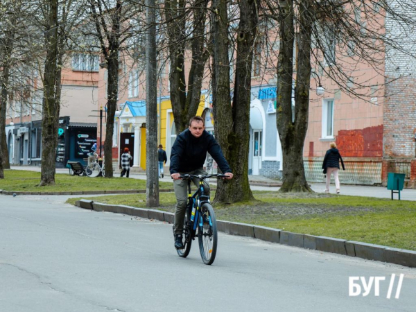 Місто буденне: квітневий дощ у Нововолинську | Новини Нововолинська