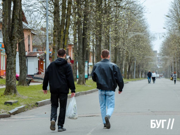 Місто буденне: квітневий дощ у Нововолинську | Новини Нововолинська