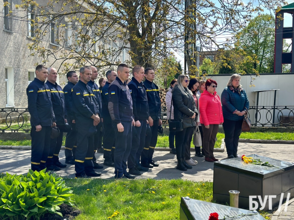 38 річниця аварії на ЧАЕС: у Нововолинську вшанували роковини трагедії | Новини Нововолинська