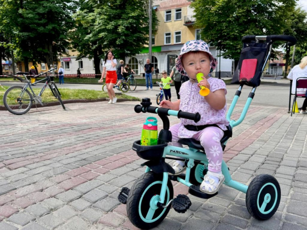 Фестиваль, велоквест та малюнки на люках: у Нововолинську відбулись заходи до Дня захисту дітей | Новини Нововолинська