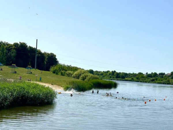 Вода в озері Нововолинська відповідає нормам: знову провели перевірку | Новини Нововолинська