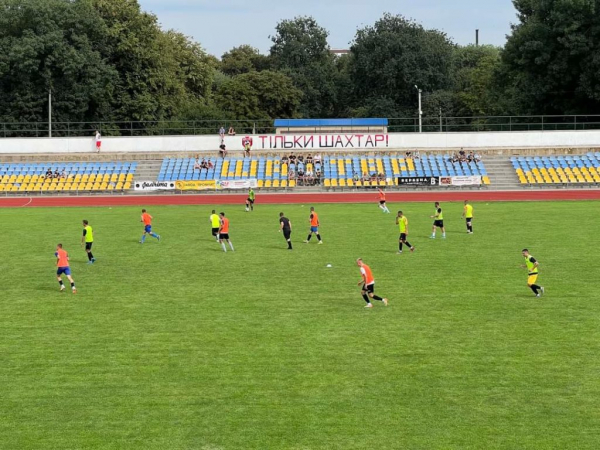 Нововолинці поступилися команді з Сокаля у товариському футбольному матчі | Новини Нововолинська