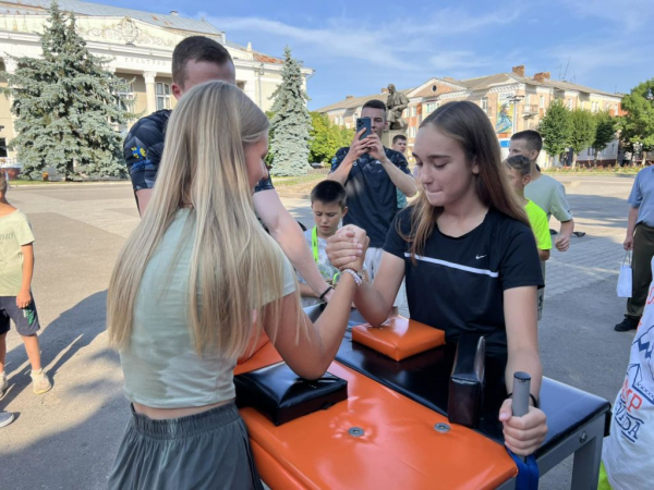 У Нововолинську провели відкритий стіл з армрестлінгу | Новини Нововолинська