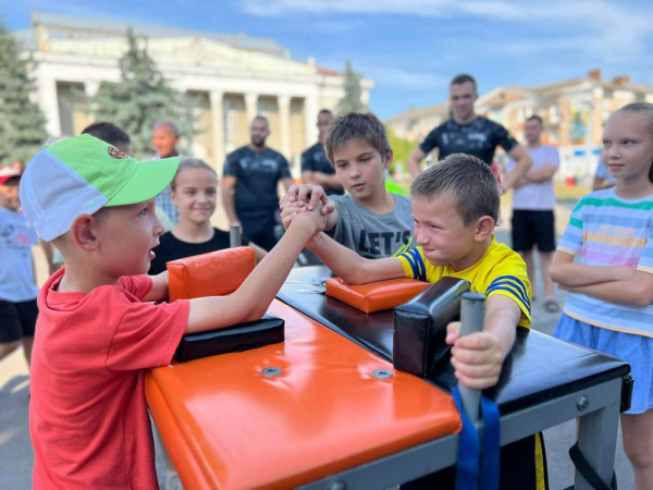 У Нововолинську провели відкритий стіл з армрестлінгу | Новини Нововолинська