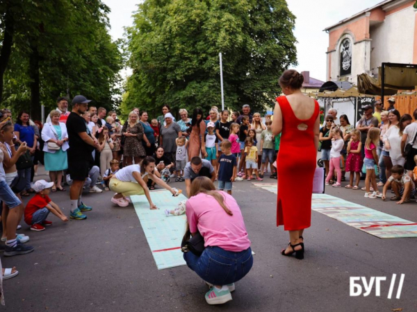 «Забіг у повзунках-2024» у Нововолинську: малюки виборювали призи на перших в житті змаганнях | Новини Нововолинська