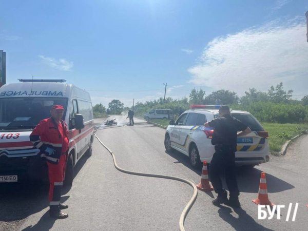 Поблизу Нововолинська внаслідок ДТП загорівся мотоцикл | Новини Нововолинська