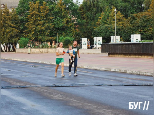 Нововолинська громада долучилась до всеукраїнського забігу «Шаную воїнів, біжу за героїв України» | Новини Нововолинська