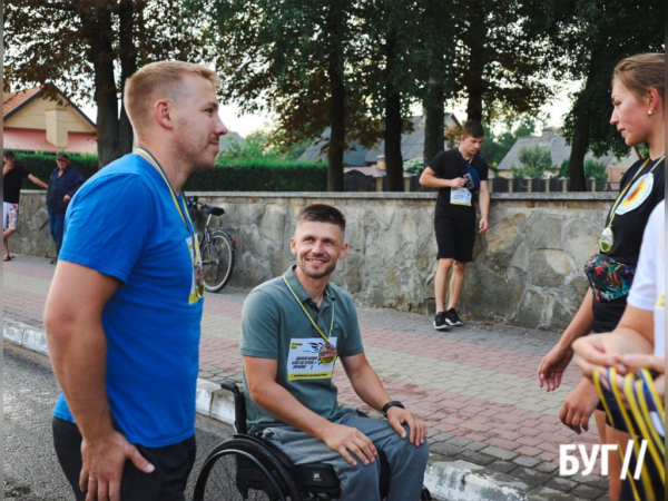 Нововолинська громада долучилась до всеукраїнського забігу «Шаную воїнів, біжу за героїв України» | Новини Нововолинська