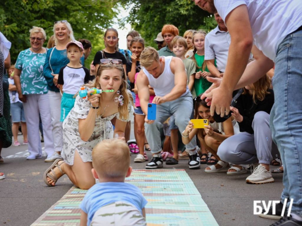 «Забіг у повзунках-2024» у Нововолинську: малюки виборювали призи на перших в житті змаганнях | Новини Нововолинська