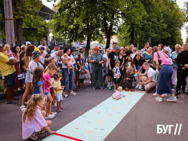 «Забіг у повзунках-2024» у Нововолинську: малюки виборювали призи на перших в житті змаганнях | Новини Нововолинська