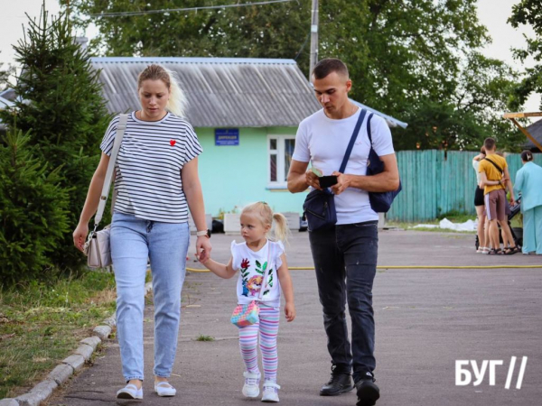 Квартирник, атракціони, кіноперегляд: у парку в Нововолинську відбулись заходи з нагоди Дня молоді | Новини Нововолинська