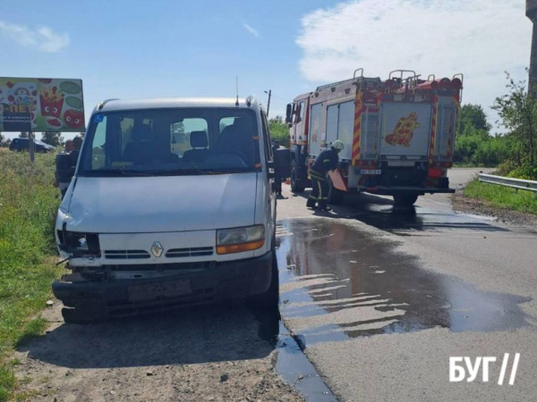 Поблизу Нововолинська внаслідок ДТП загорівся мотоцикл | Новини Нововолинська