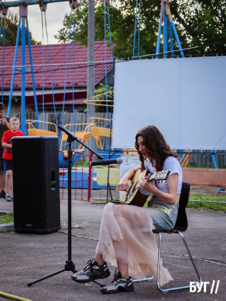 Квартирник, атракціони, кіноперегляд: у парку в Нововолинську відбулись заходи з нагоди Дня молоді | Новини Нововолинська