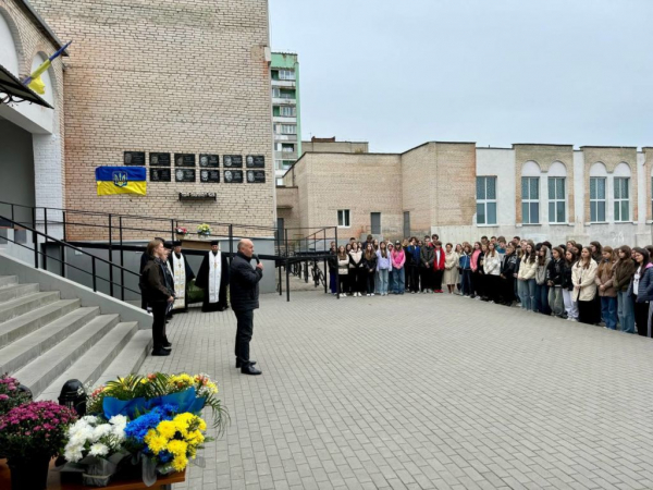 У Нововолинську в трьох ліцеях встановили меморіальні дошки загиблим Героям | Новини Нововолинська