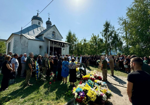 Нововолинська громада попрощалася з полеглим Героєм Миколою Селещуком | Новини Нововолинська