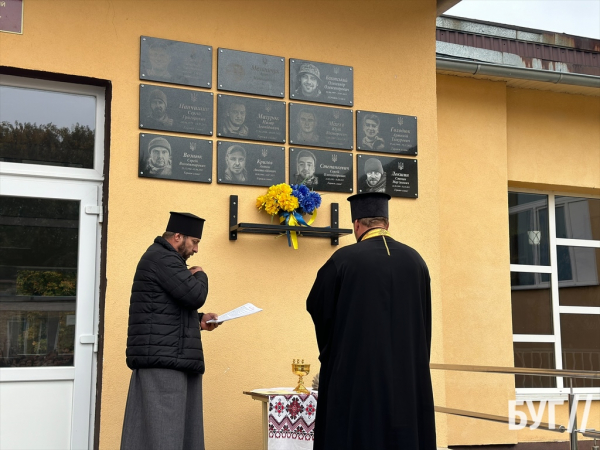 У Нововолинську в трьох ліцеях встановили меморіальні дошки загиблим Героям | Новини Нововолинська