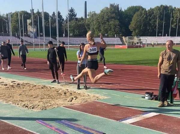 Спортсменка з Нововолинська здобула «золото» та «срібло» на чемпіонаті Волині з легкої атлетики | Новини Нововолинська