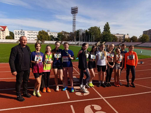 Спортсменки з Нововолинська здобули срібні нагороди на чемпіонаті з легкої атлетики | Новини Нововолинська