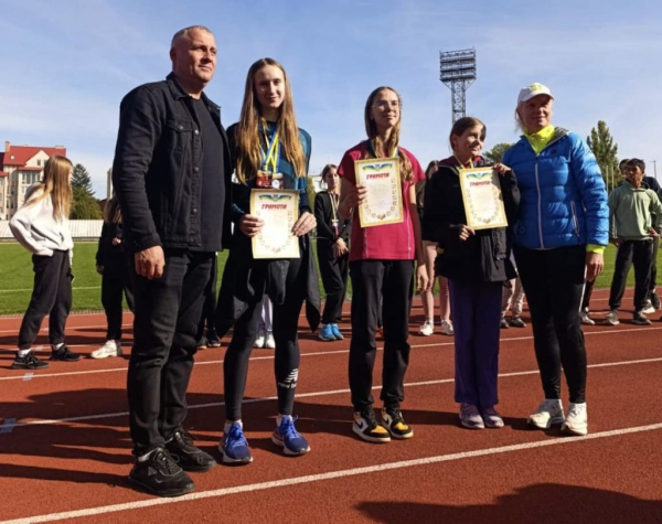 Спортсменки з Нововолинська здобули срібні нагороди на чемпіонаті з легкої атлетики | Новини Нововолинська