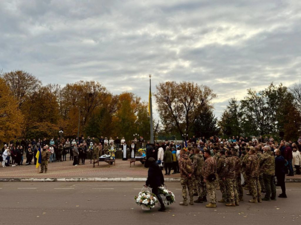 Жителі Нововолинської громади віддали останню шану двом полеглим Героям | Новини Нововолинська