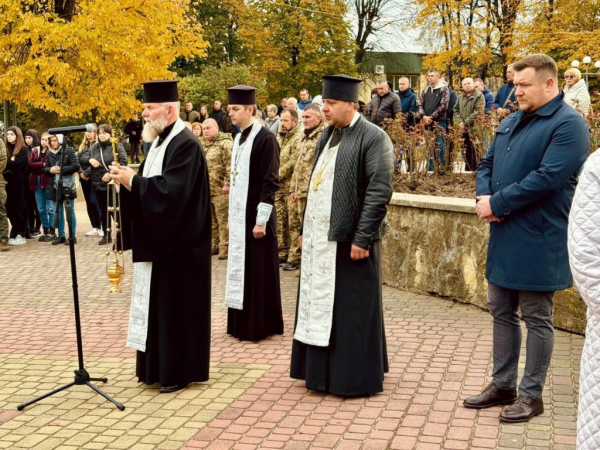 Жителі Нововолинської громади віддали останню шану двом полеглим Героям | Новини Нововолинська