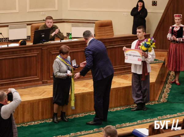 Вчительці хімії з Нововолинська вручили звання «Почесний громадянин Волині» | Новини Нововолинська