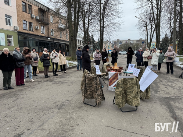 Фото дня: у Нововолинську провели акцію на підтримку полонених та зниклих безвісти військових | Новини Нововолинська