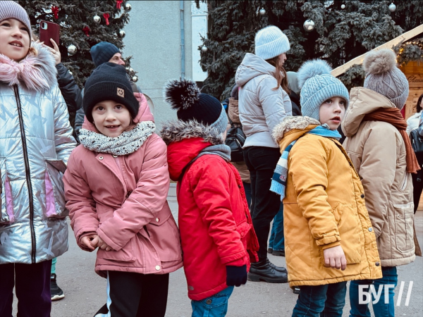 Відвідувачі будиночка Святого Миколая у Нововолинську задонатили на ЗСУ майже 25 тис. грн | Новини Нововолинська