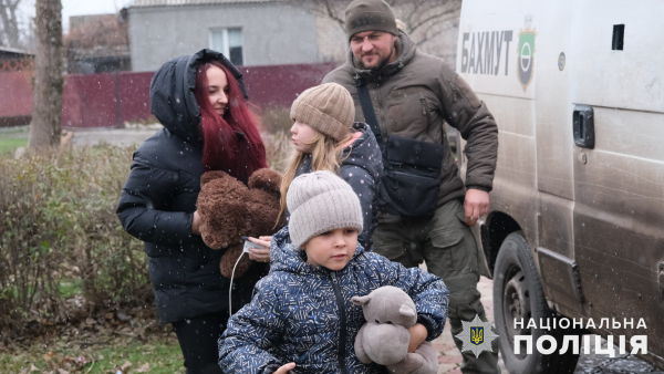 Евакуація на Донеччині - із селища Вдале виїхала жінка з двома дітьми - 27 грудня 2024 :: Донеччина