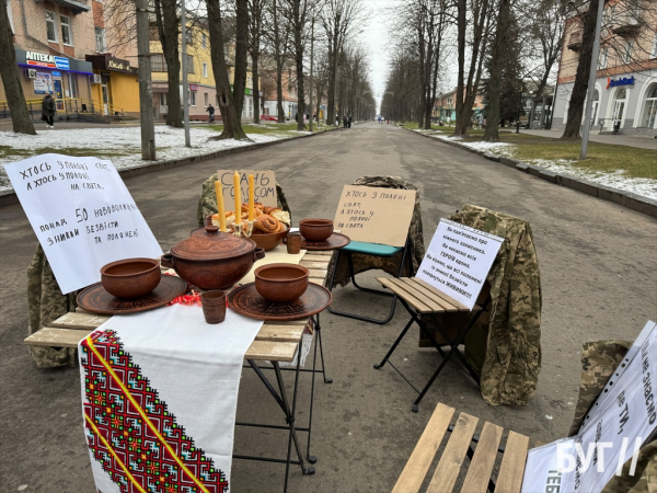 Фото дня: у Нововолинську провели акцію на підтримку полонених та зниклих безвісти військових | Новини Нововолинська