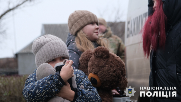 Евакуація на Донеччині - із селища Вдале виїхала жінка з двома дітьми - 27 грудня 2024 :: Донеччина