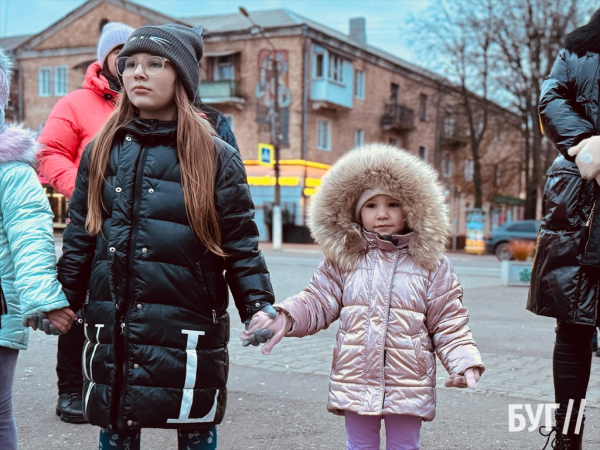 Відвідувачі будиночка Святого Миколая у Нововолинську задонатили на ЗСУ майже 25 тис. грн | Новини Нововолинська