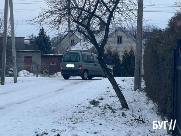 Комунальники відреагували на прохання мешканців вулиць Нововолинська та посипали віддалені дороги | Новини Нововолинська