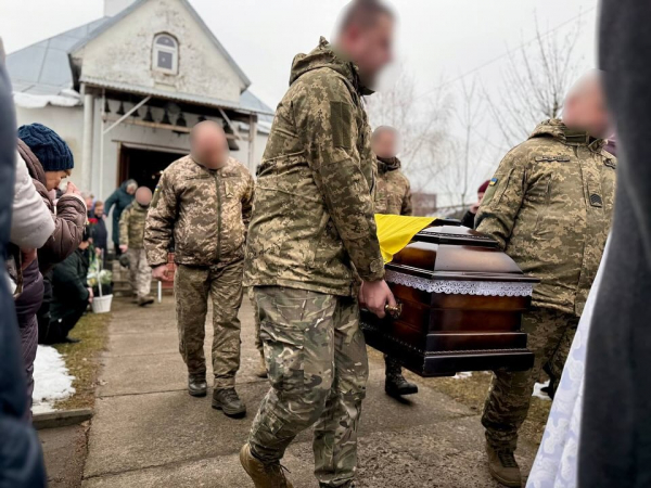 Нововолинська громада попрощалася з полеглим Героєм Сергієм Хомою | Новини Нововолинська