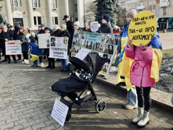 У Нововолинську відбулася мирна акція на підтримку рідних зниклих безвісти та полонених військових | Новини Нововолинська