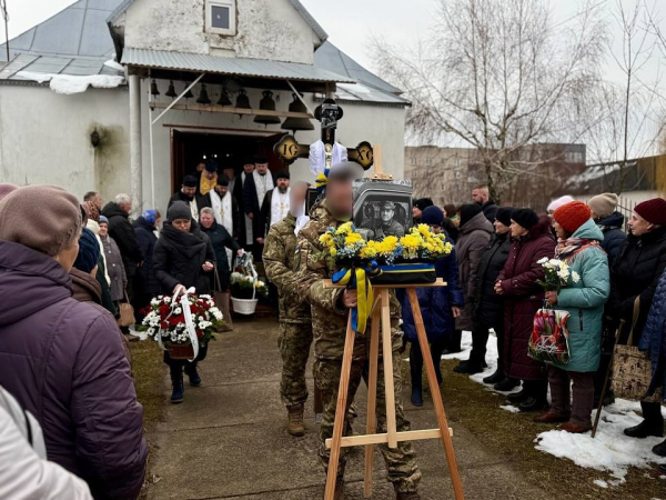 Нововолинська громада попрощалася з полеглим Героєм Сергієм Хомою | Новини Нововолинська