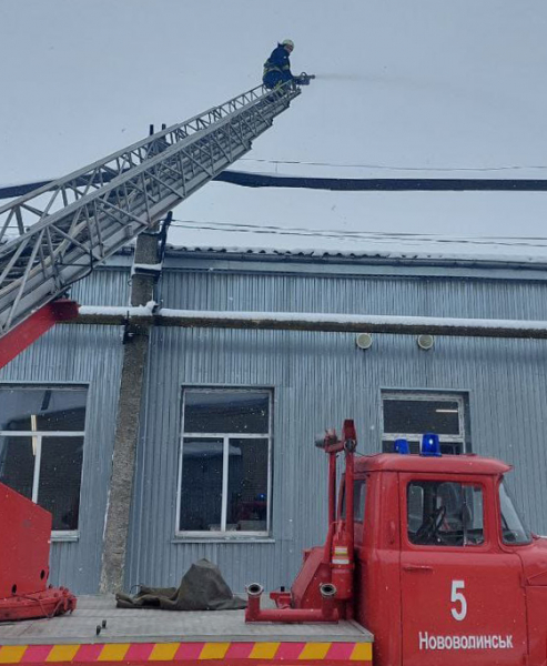 На підприємстві у Нововолинську «виникла пожежа»: рятувальники провели навчання | Новини Нововолинська