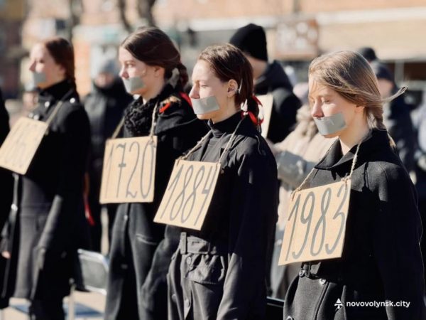 «Мова – наш кордон»: у Нововолинську представили перфоманс | Новини Нововолинська